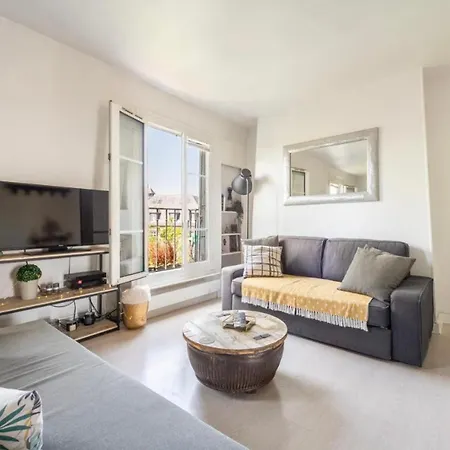 Apartment In Front Of Sacre Coeur - 2 Bedrooms In Last Floor Paris