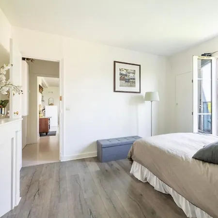 In Front Of Sacre Coeur - 2 Bedrooms In Last Floor Apartment