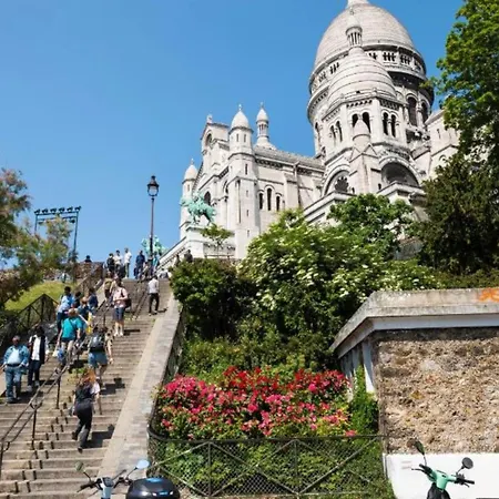 In Front Of Sacre Coeur - 2 Bedrooms In Last Floor *