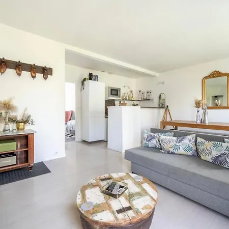 In Front Of Sacre Coeur - 2 Bedrooms In Last Floor Apartment *
