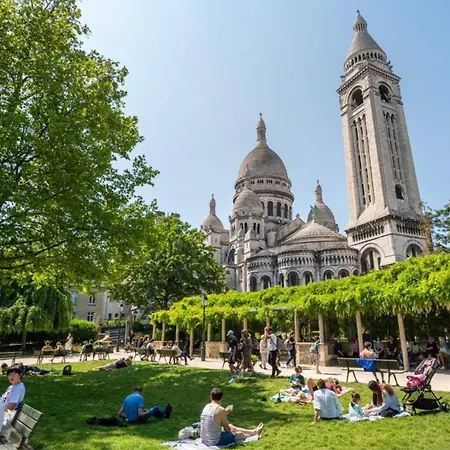 In Front Of Sacre Coeur - 2 Bedrooms In Last Floor Apartment Paris