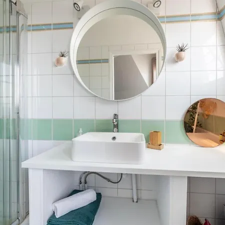 In Front Of Sacre Coeur - 2 Bedrooms In Last Floor